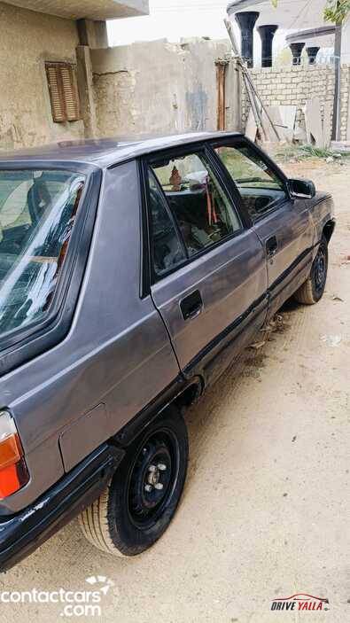 سيارة رينو موديل 1986